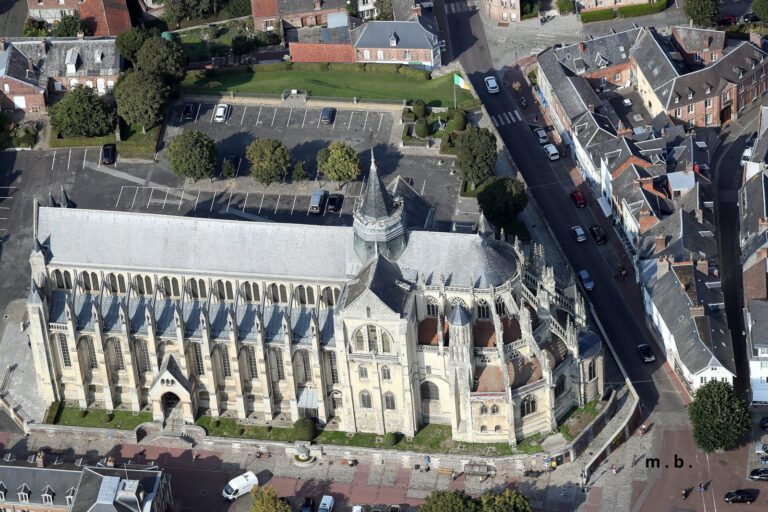 La phave restauration collégiale à Eu