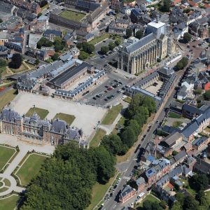 La phave restauration collégiale à Eu